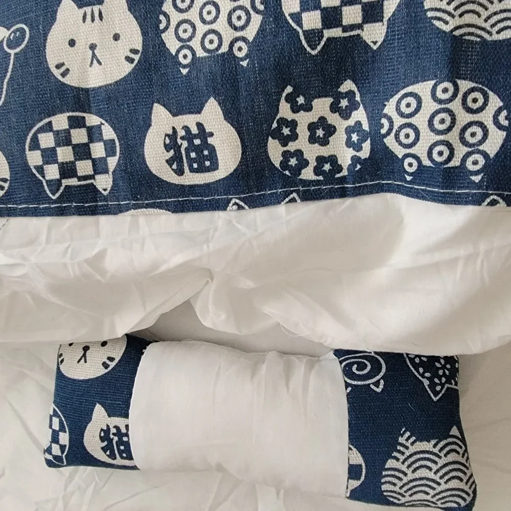 Royal Wise Kitty Faces Pocket Nest Pet Bed